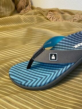 NWT IRONMAN Orthotic women flip flop sandals, size 9, carbon ocean blue